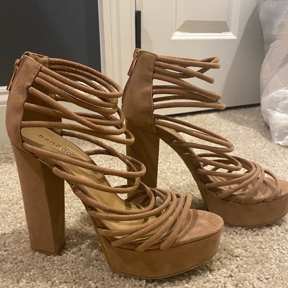 Women’s strappy boho heel with platform, size 8.5